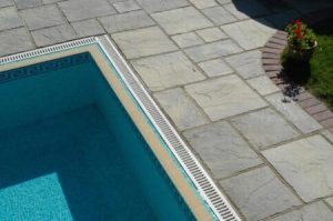 Thakeham Flagstone Riven Edge Paving - Kebur Garden Materials
