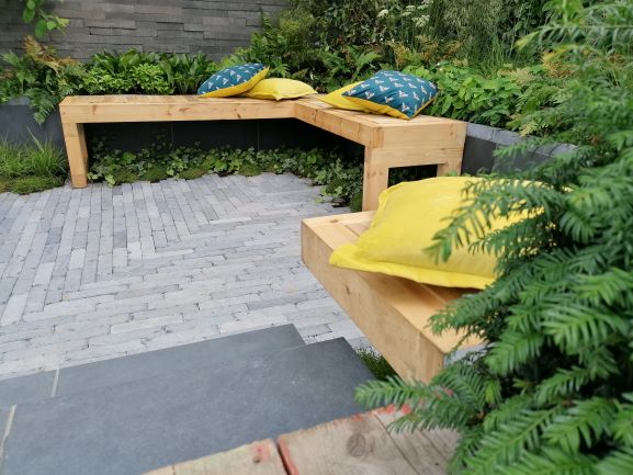 Sunken seating area with Asian Blue Tumbled Limestone setts