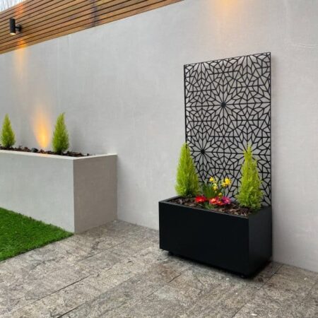 Black Planter with Ria Screen installed