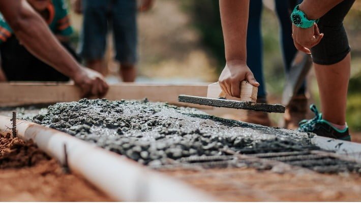Paving opt Laying a path