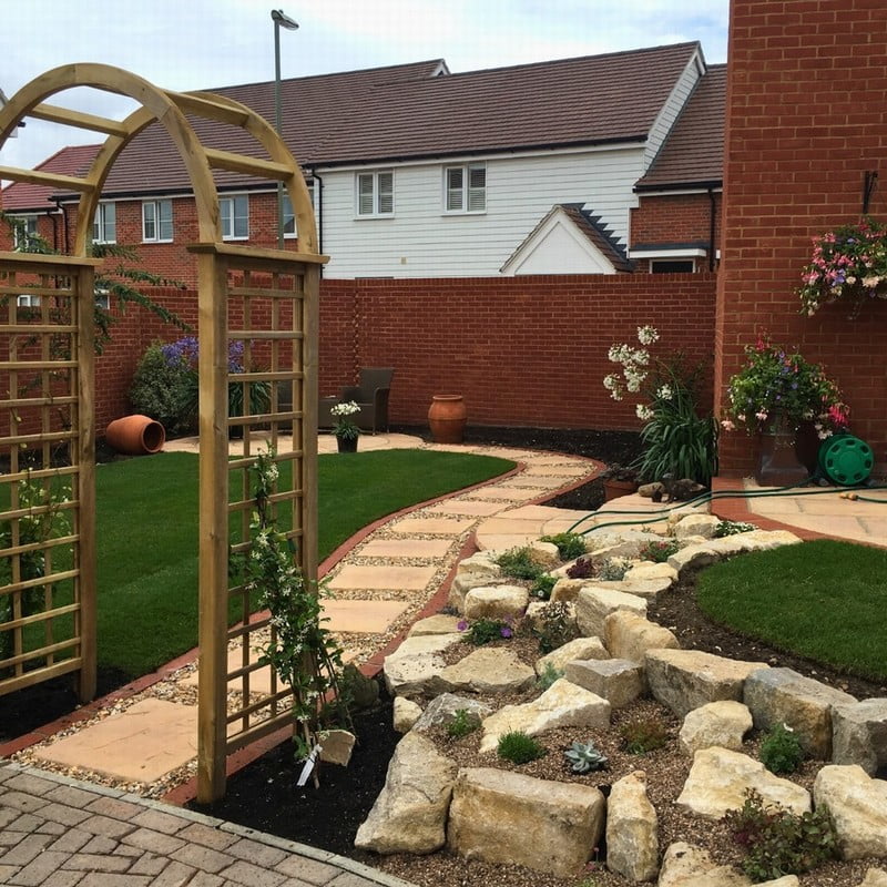 Purbeck rockery stones courtesy Rosie Landscapes.jpg