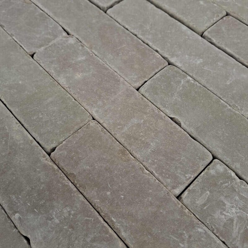 Raj Green Sawn Sandstone Tumbled Setts 200 x 50mm - Image 2