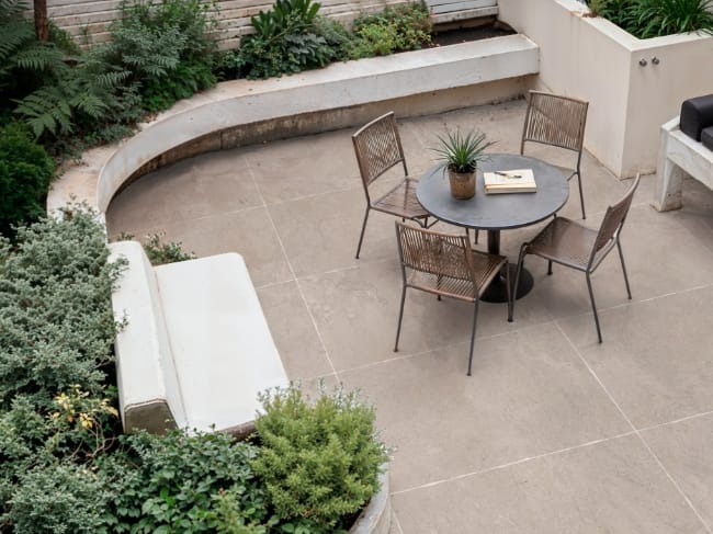 In this guide, we’ll walk you through everything you need to know, from design ideas to installation tips, so you can create a low maintenance luxury garden that looks stunning all year round.