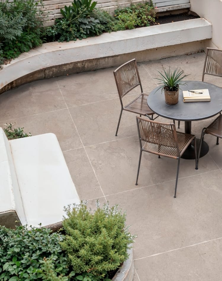 In this guide, we’ll walk you through everything you need to know, from design ideas to installation tips, so you can create a low maintenance luxury garden that looks stunning all year round.